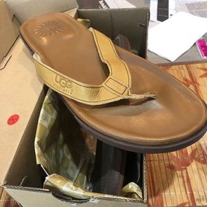 Ugg men’s Bennison Sandal. Black or Tan. Size 12